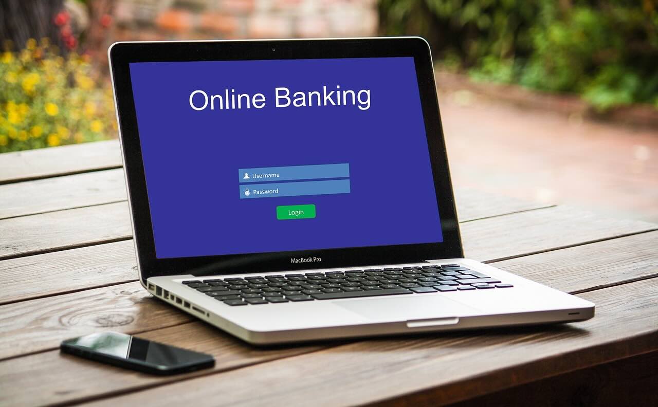 Klikaj rozsądnie. Chroń swoje finanse online.
