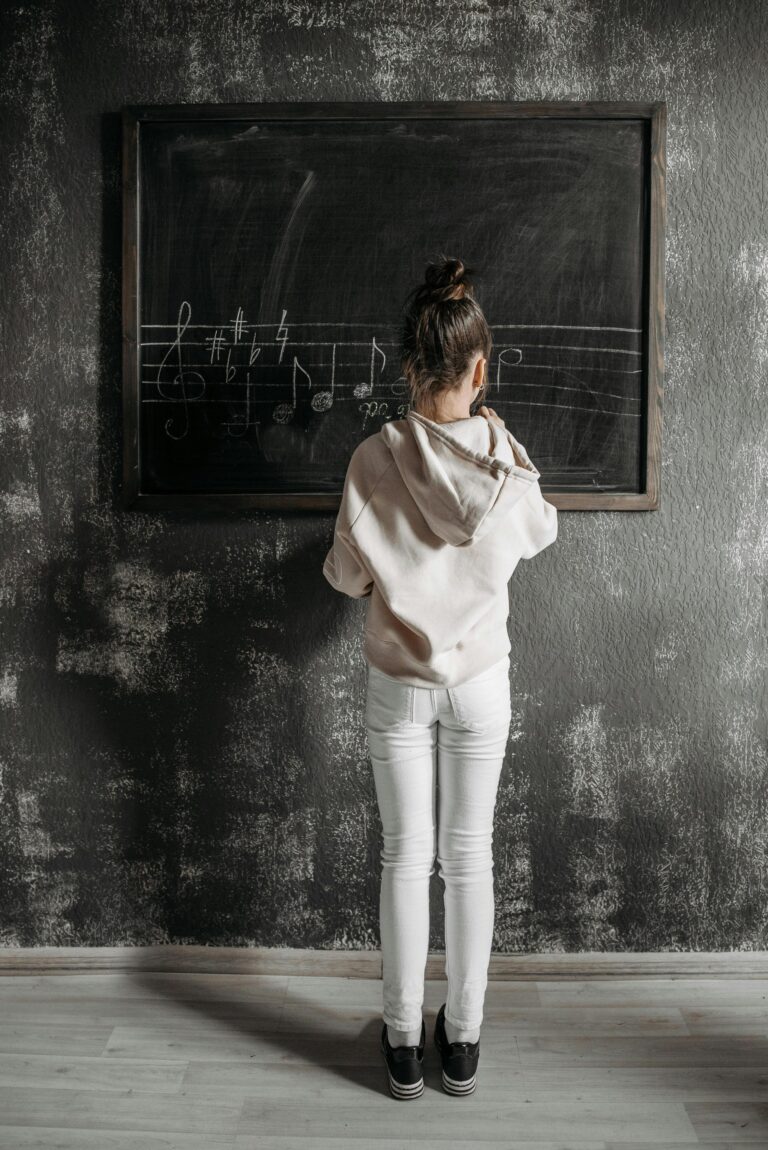 fundacja-rowna-pomoc-w-edukacji-mathwise-uruchamia-ogolnopolski-program-bezplatnego-dostepu-do-kursow-dla-uczniow-zagrozonych-wykluczeniem-edukacyjnym