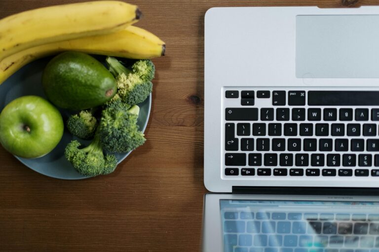 zdrowy-e-commerce-pierwszy-raport-e-izby-kompleksowo-omawiajacy-stan-zdrowia-menedzerow-zarzadzajacych-najdynamiczniej-rozwijajacym-sie-sektorem-gospodarki